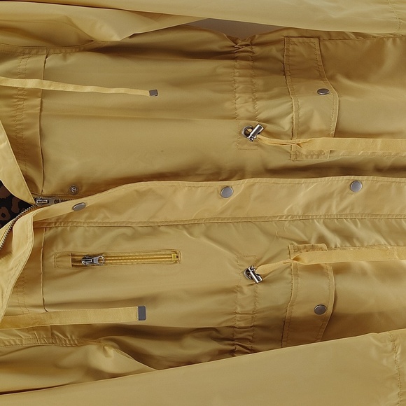 Time & Tru Rain Jacket Size Medium Yellow Navy Leopard Print Lining Pockets - Picture 5 of 9